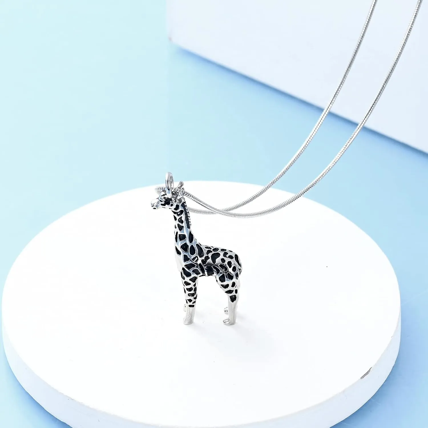 Hearbeingt Giraffe Cremation Ashes Jewelry Keepsake Pendant Necklace for Women Men Stainless Steel Urn Necklace for Ashes