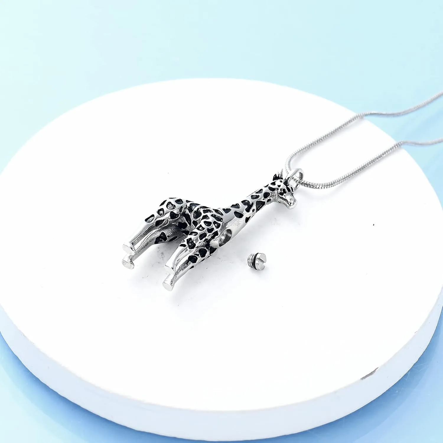 Hearbeingt Giraffe Cremation Ashes Jewelry Keepsake Pendant Necklace for Women Men Stainless Steel Urn Necklace for Ashes