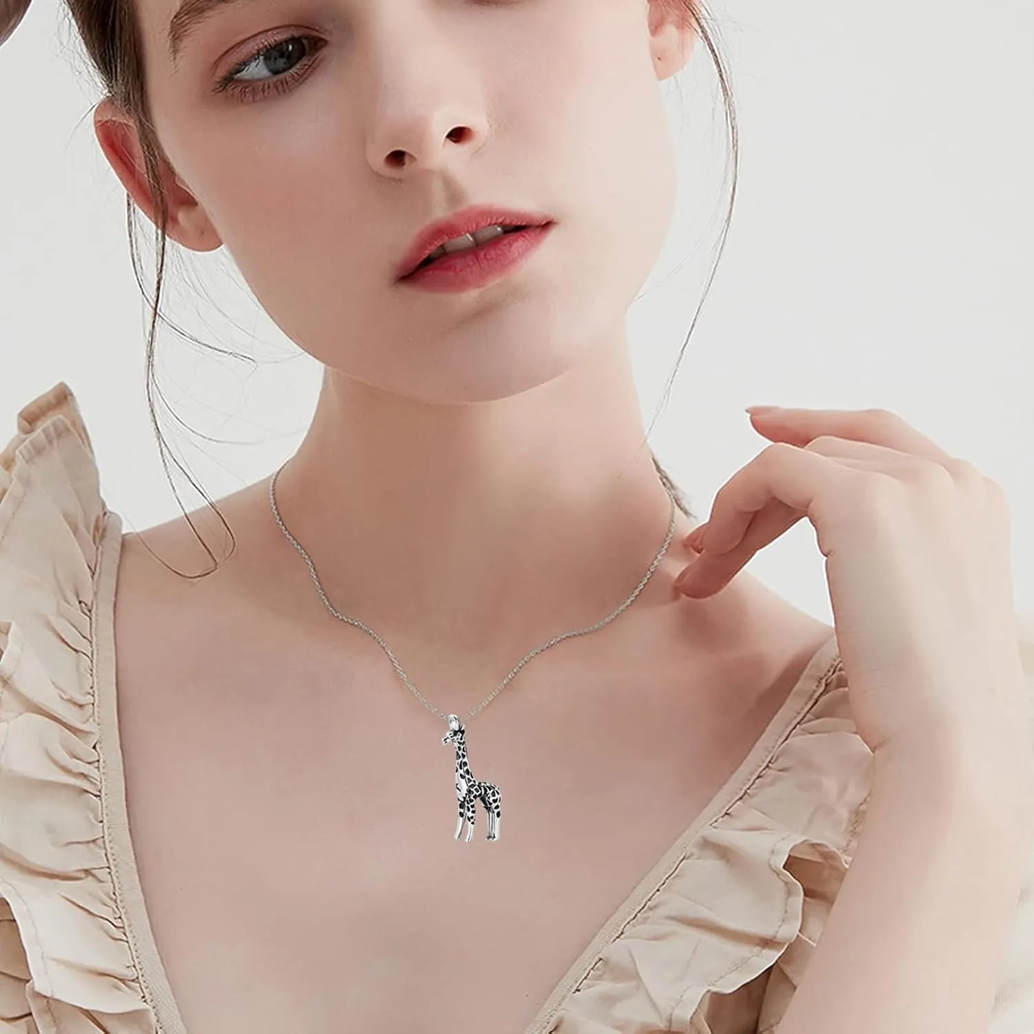 Hearbeingt Giraffe Cremation Ashes Jewelry Keepsake Pendant Necklace for Women Men Stainless Steel Urn Necklace for Ashes